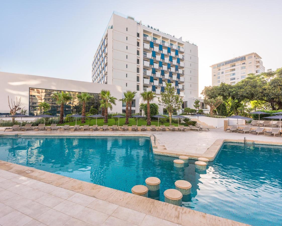 Barcelo Tanger 호텔 외부 사진 The swimming pool at the hotel