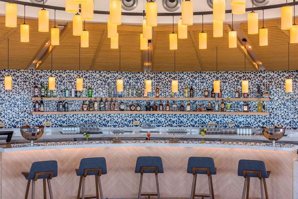 Barcelo Tanger 호텔 레스토랑 사진 The bar at the lounge