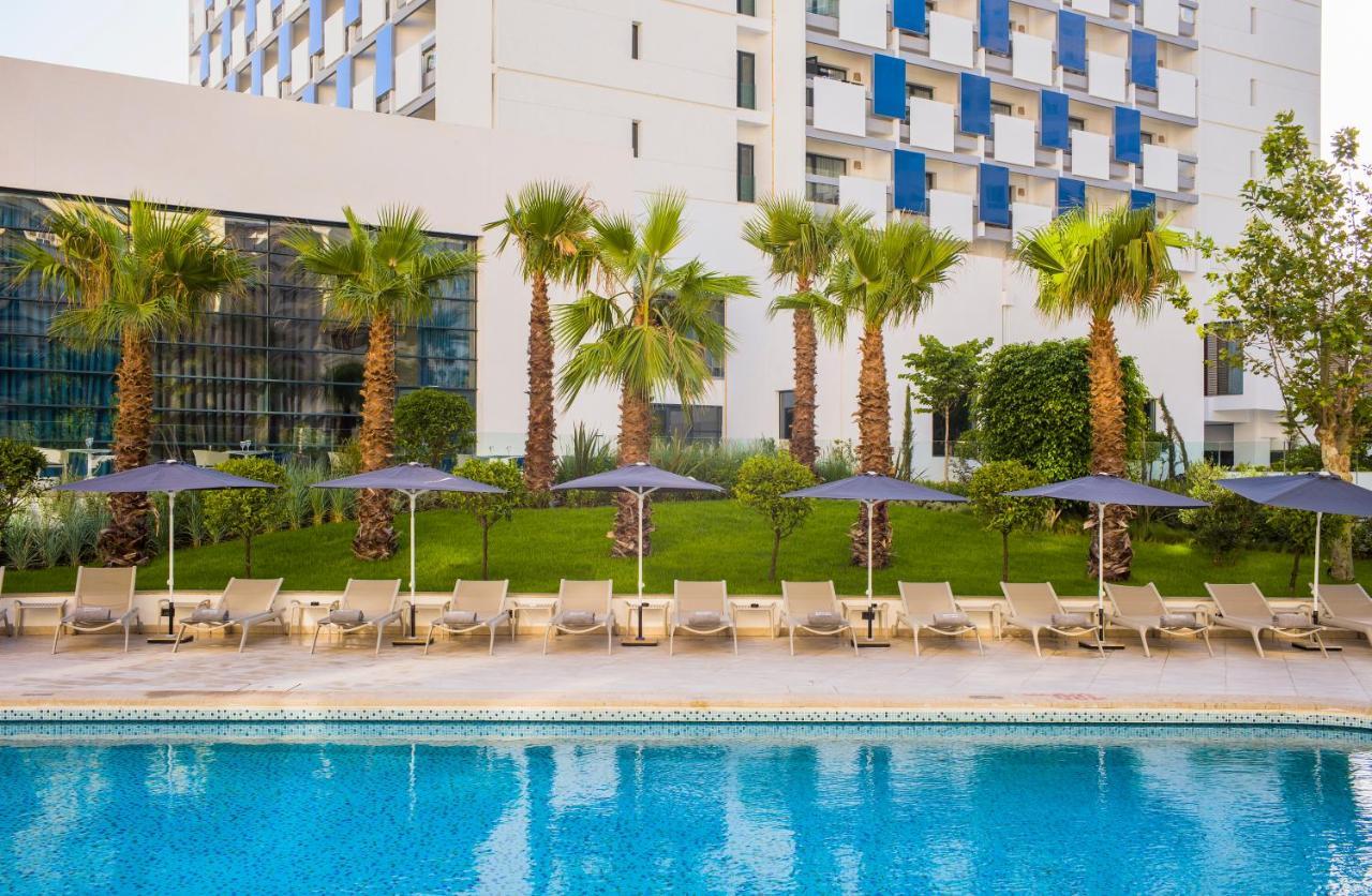 Barcelo Tanger 호텔 외부 사진 The swimming pool at the hotel