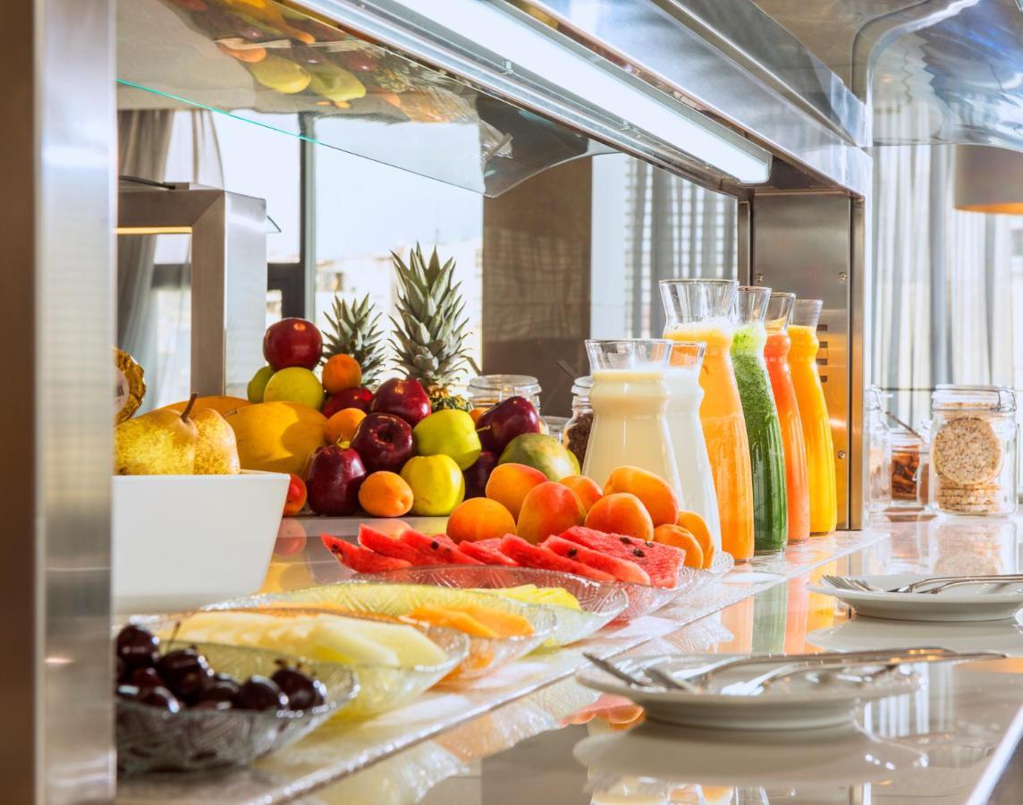 Barcelo Tanger 호텔 외부 사진 A buffet of fruit and juice